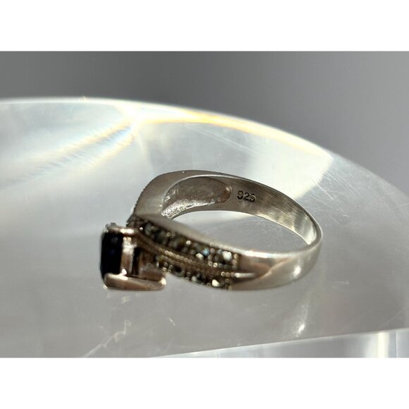 Blue Sapphire & Marcasite Accented 925 Sterling Silver Vintage Ring - sz 6.75 - Picture 6 of 13